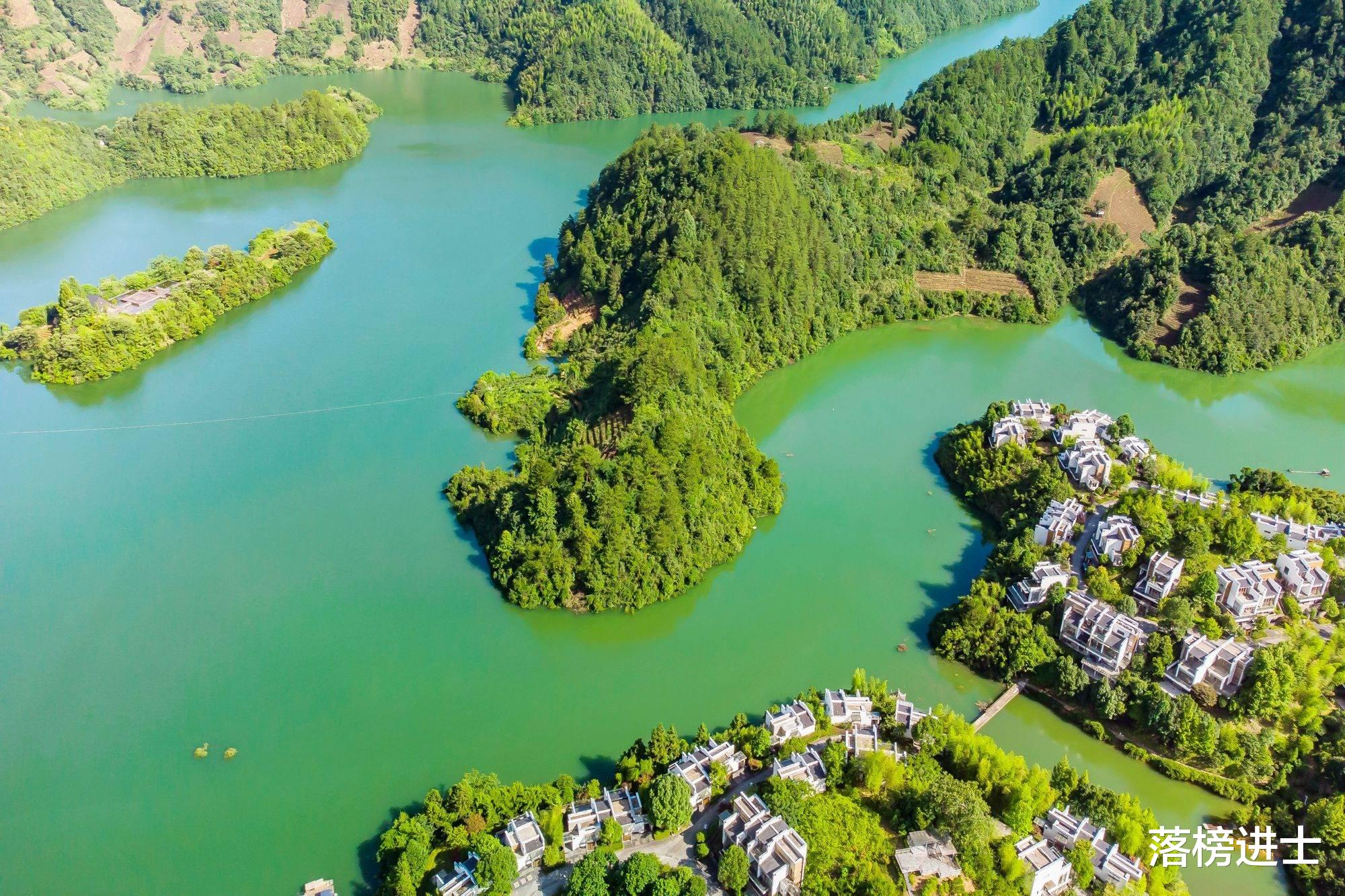 拉市海|黄山脚下容溪岛，深受游客喜爱的网红地，还是夏日玩水的好去处