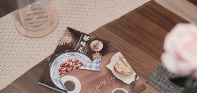 她家不豪华,简约到电视墙都舍弃,可一进屋就把我吸引,理想之家