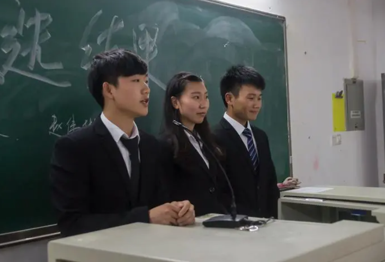 hr|“希望贵公司把握机会”,HR晒出聊天记录,难怪不愿招学生会干部