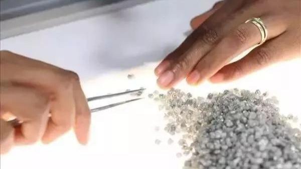 斗彩|一颗成品的钻石，你知道需要经过多少工序吗？
