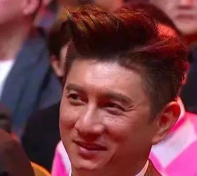 男神|7位“不老男神”的真实模样,吴奇隆脸上痘痘多,陈浩民脸僵浮肿