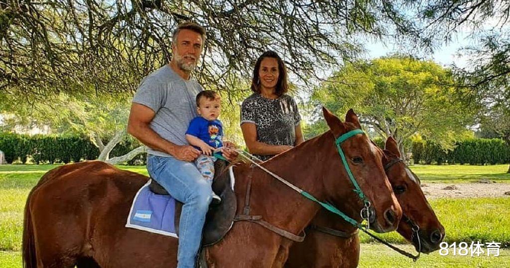 |大地主! 53岁巴蒂1900亩庄园隐居, 和瓜帅打高尔夫, 带2岁孙子劳塔罗骑马