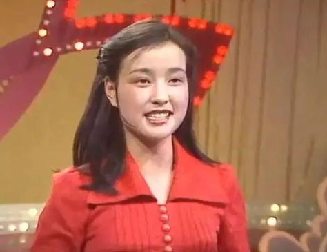 陈冲|陈冲的“毁灭史”，春晚5字得罪众人，在美国弃养双胞胎女儿