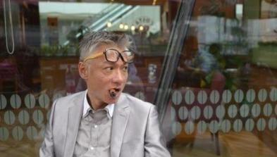 林俊贤|他被称为“香港第一美男”,曾拒绝林青霞表白,如今被妻子抛弃