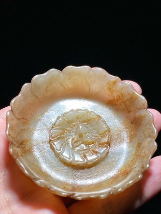 和田玉籽料|明永乐 和田玉籽料 沁色 莲瓣纹 玉碗