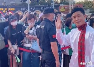 小沈阳|江西小伙模仿小沈阳走红全网，从此身边美女云集，成功抱得美人归