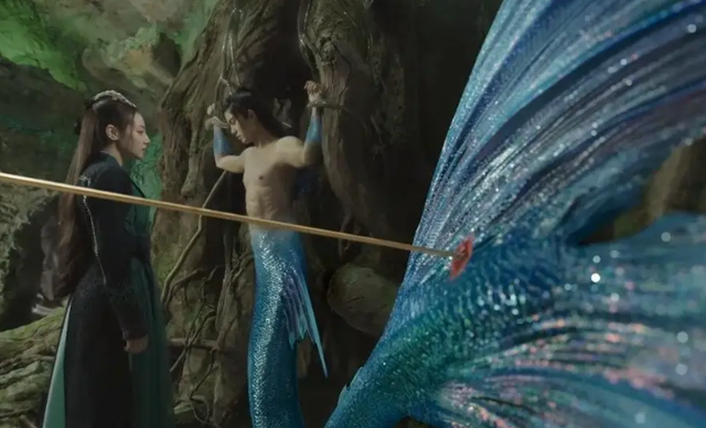 迪丽热巴|与君：顺德仙姬穿鱼尾裙跳舞，心疼长意之余，想起热巴的人鱼群