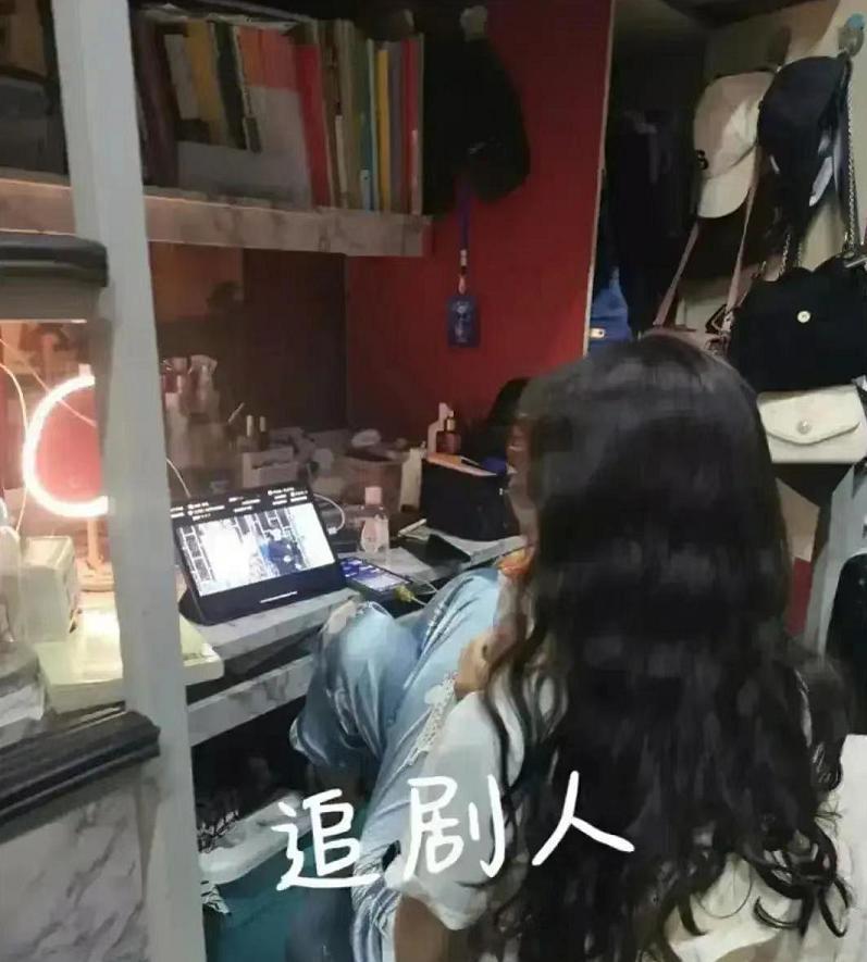封校之后的摆烂大学生,窝在宿舍共分成6种人,谁安装的摄像头?