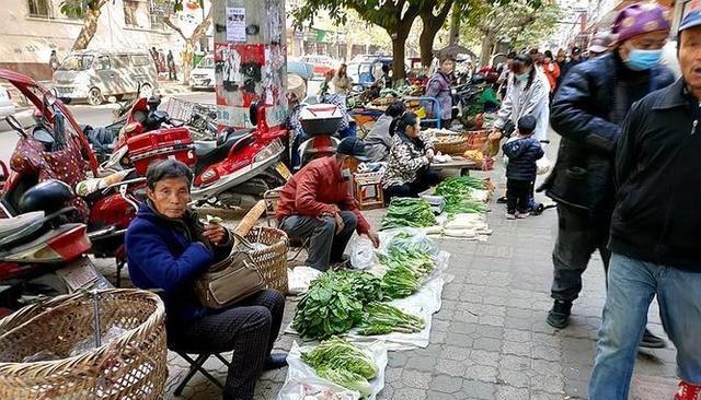 高校|“卖早餐”等行业的从业者，年收入大概多少？网友对此展开讨论