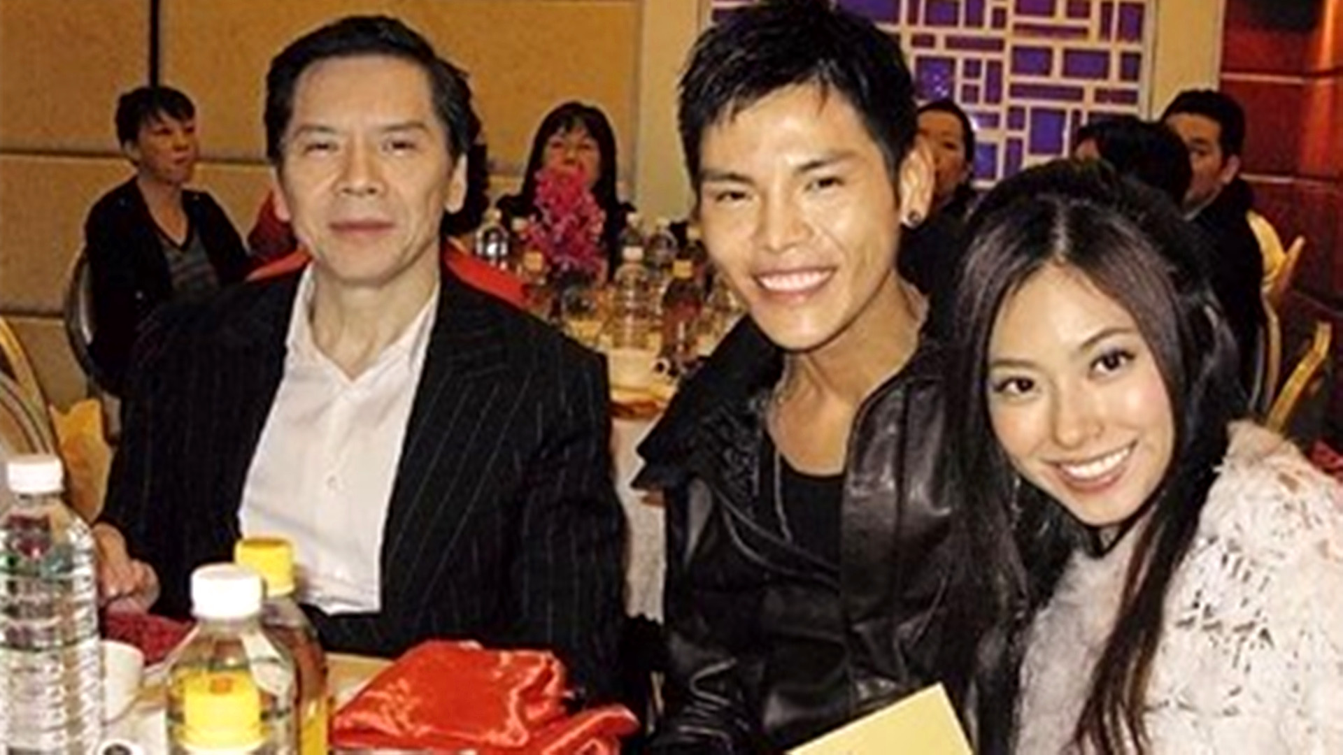 向太|她差点被向佐娶进家门,却被向太一句话拆散,进向家还要向太点头