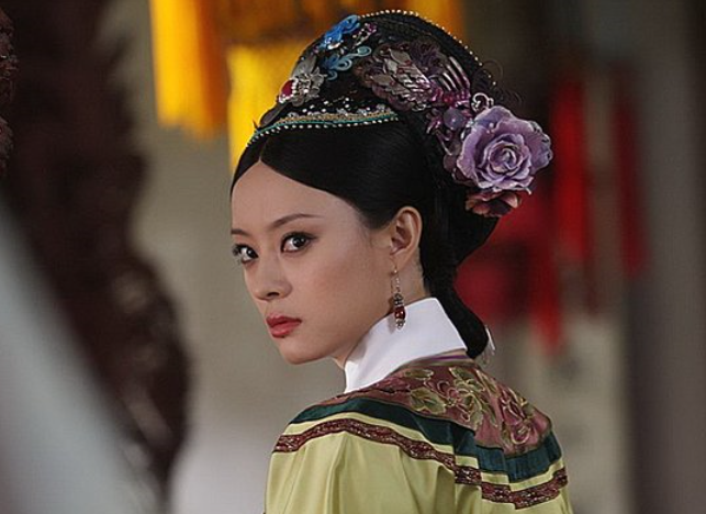 孙俪|孙俪曾和他同居多年，结果被抛弃，如今他老公邓超和他老死不相往来