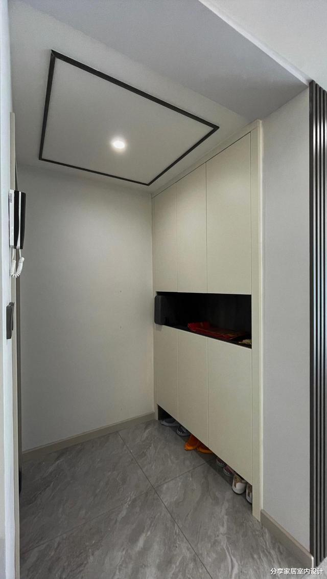 128平现代轻奢风格，时尚与高级感并存，悬空电视背景墙太抢眼了