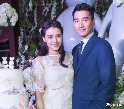 戒指|高圆圆打扮休闲逛公园，分享好物语气温柔接地气，网友却关注戒指