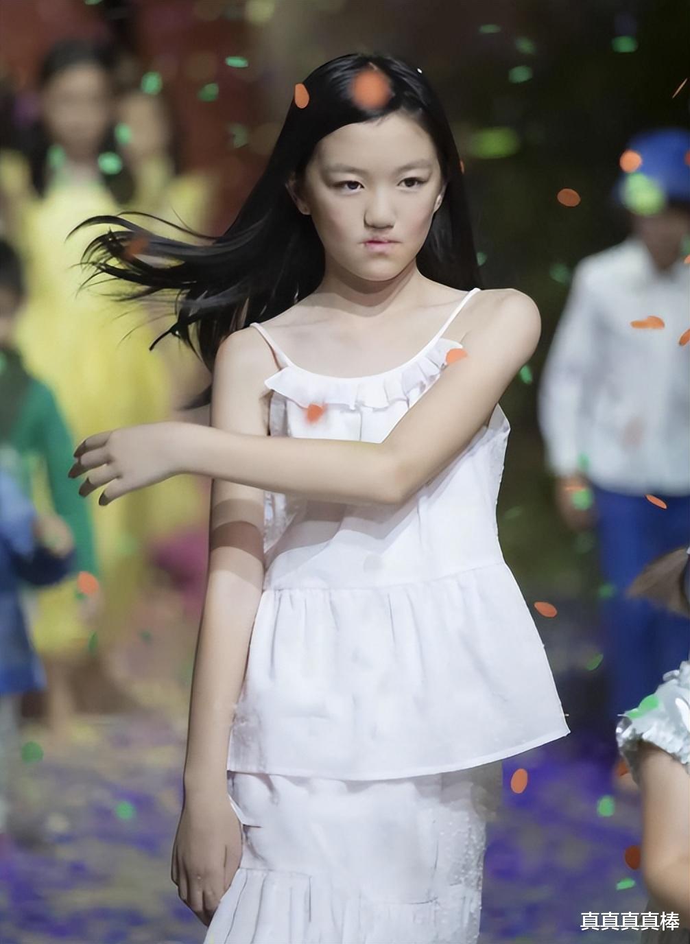 李嫣|同样是泳装,王菲的女儿,焦恩俊的女儿,贾静雯的女儿,有差吗?