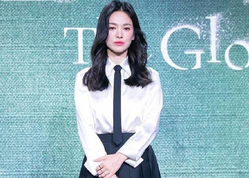 宋慧乔|宋慧乔与昔日男友同框,女方满满科技脸明显,男方憔悴不已