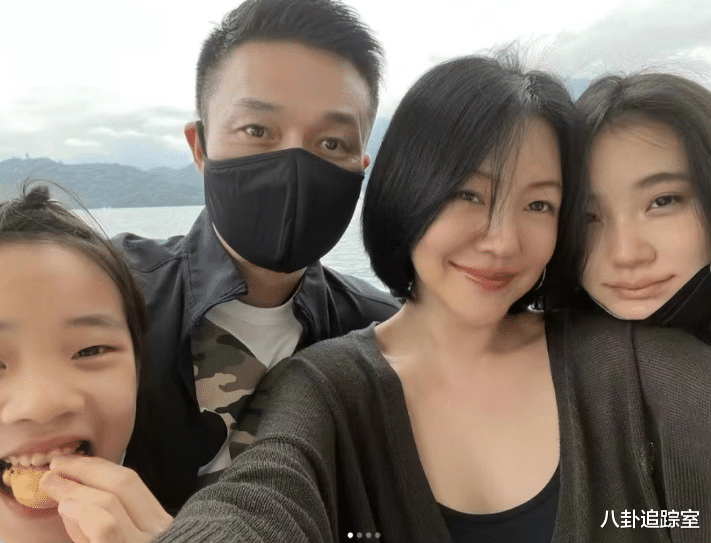 小S|疑小S事业低谷转战女儿,曝老公约会5名辣妹毫不避讳,个个背名牌