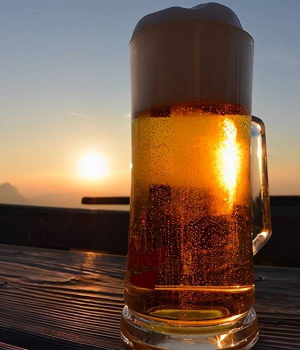 玻璃脏的快还不好清洗,教你几个实用小窍门,快速亮洁如新