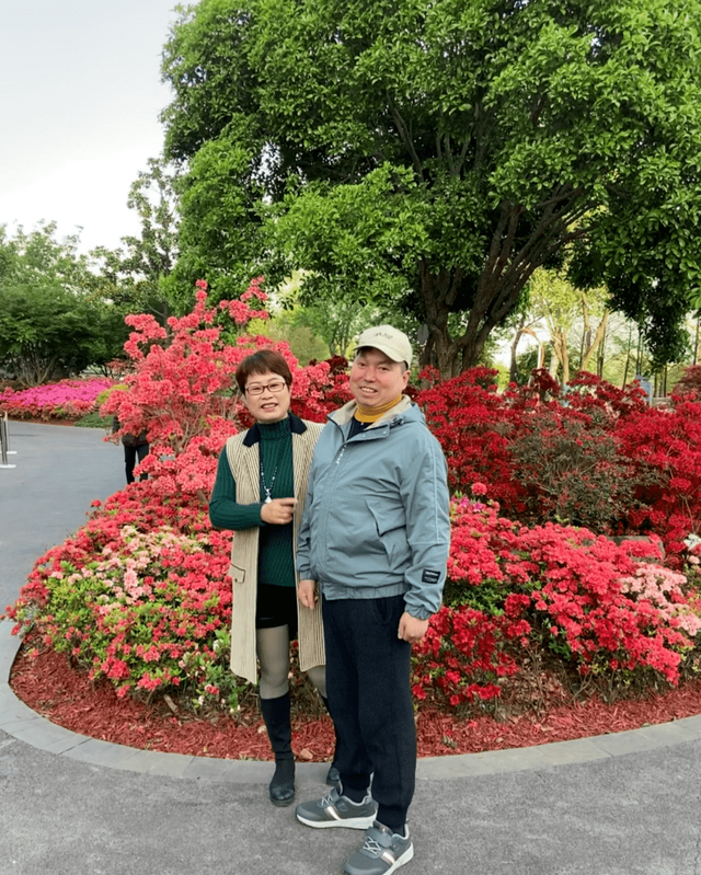 丈夫车祸成植物人,欠下30万巨额债务,年轻妻子却不肯改嫁