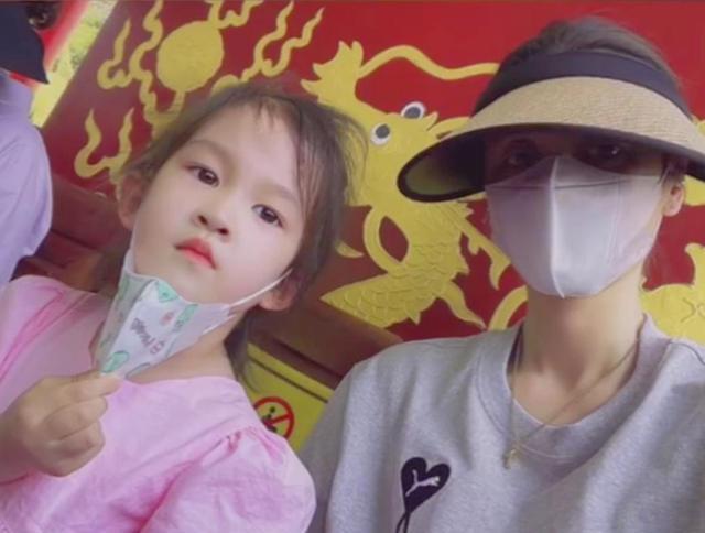 唐菀|唐菀带女儿游颐和园，晒女儿近照模样清秀像极爸爸曹云金