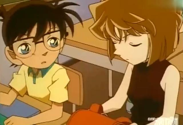 工藤新一|名柯:被迫吃下APTX4869,新一被打晕,宫野志保自愿,她是被强吻