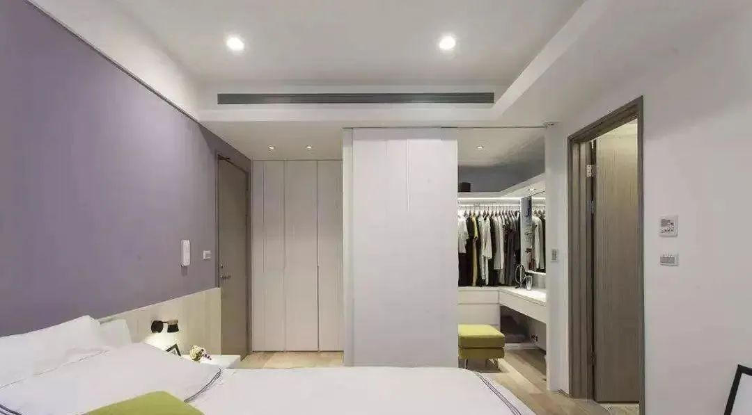 有钱人家的卧室早都这么装了,一分为二瞬间多出一间房,太明智了