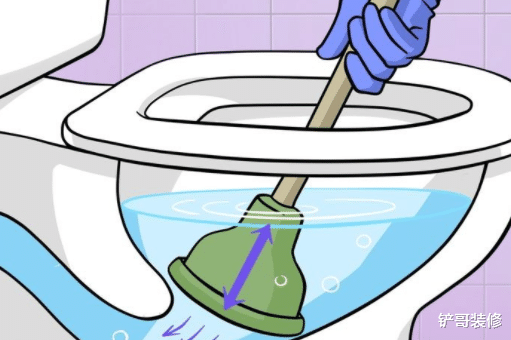 马桶堵塞别用热水冲!只需用一个塑料瓶,快速疏通无异味