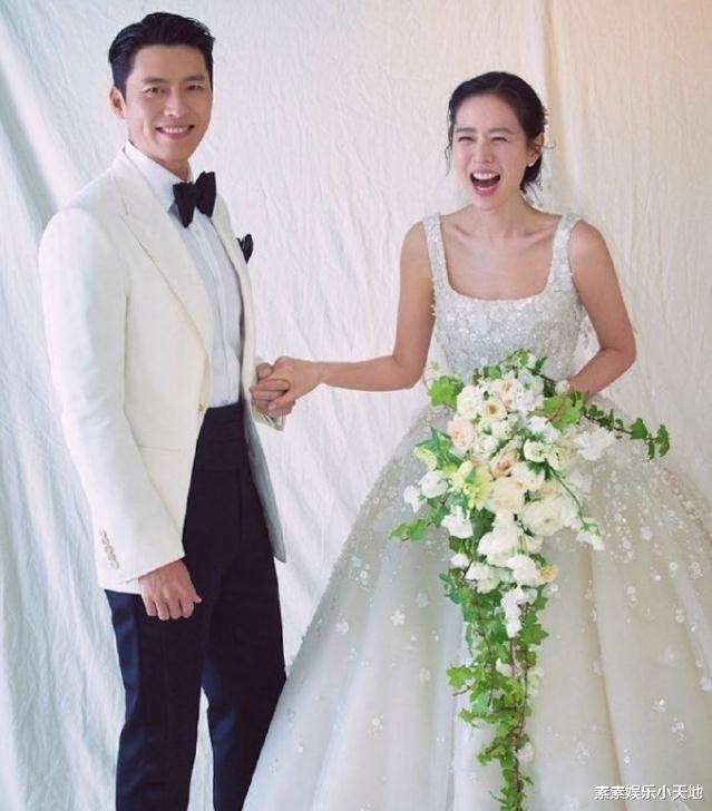 玄彬|玄彬孙艺珍的婚纱照来了:新娘子开怀大笑,玄彬穿新婚西服超绅士