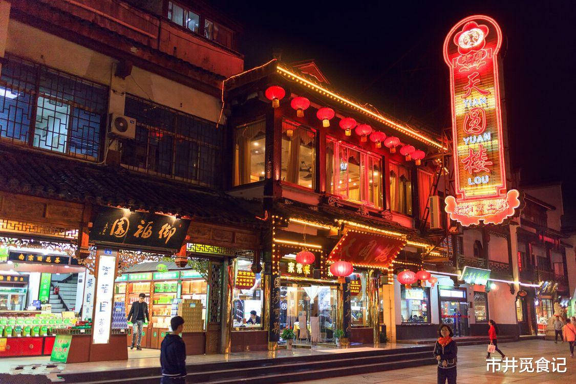 |中国“四大小吃街”，旅游打卡时一定别放过，看看有你家乡的吗？