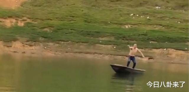 饵料|贵州一男子火了，钓鱼时连人带船被鱼“钓”走，网友：侮辱性极强
