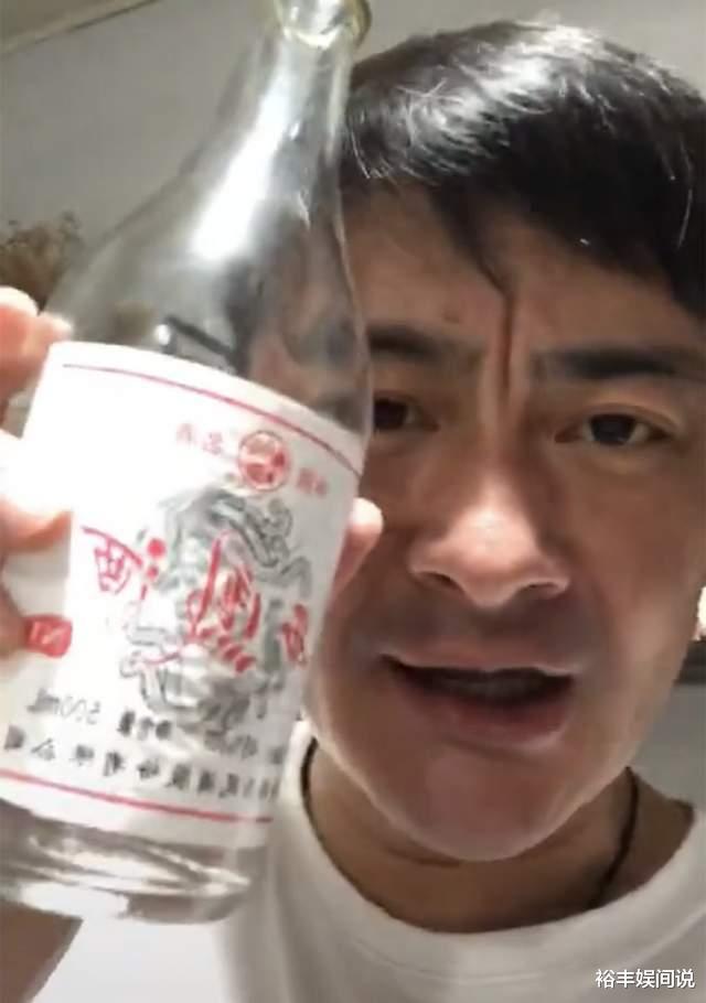 张天爱|景岗山又喝懵了！手持啤酒为孙兴庆60岁大寿，自曝妻子是他的迷妹