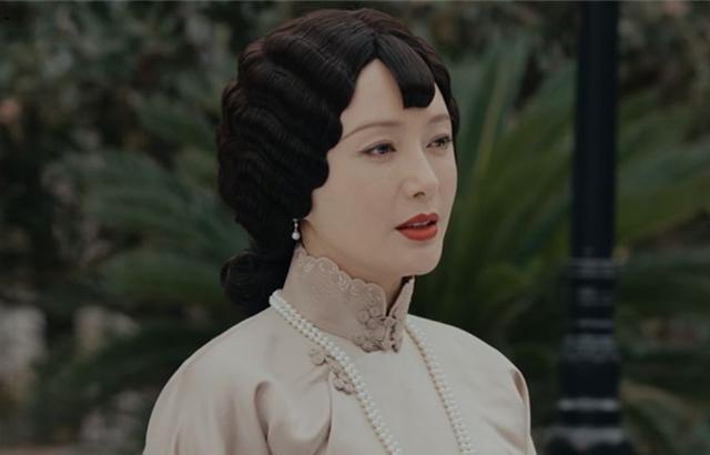 陈晓|《传家》看了秦岚的“光脚追车戏”,终于明白什么叫演技炸裂