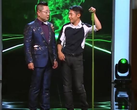 春晚|撒贝宁春晚嘴瓢为何被点名表扬？央视导演揭秘，服装细节暗秀恩爱