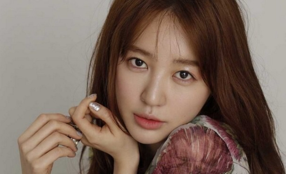 补水 僵脸丰唇尹恩惠急甩20斤消失5年复出被群嘲,她换了一只唇膏而已