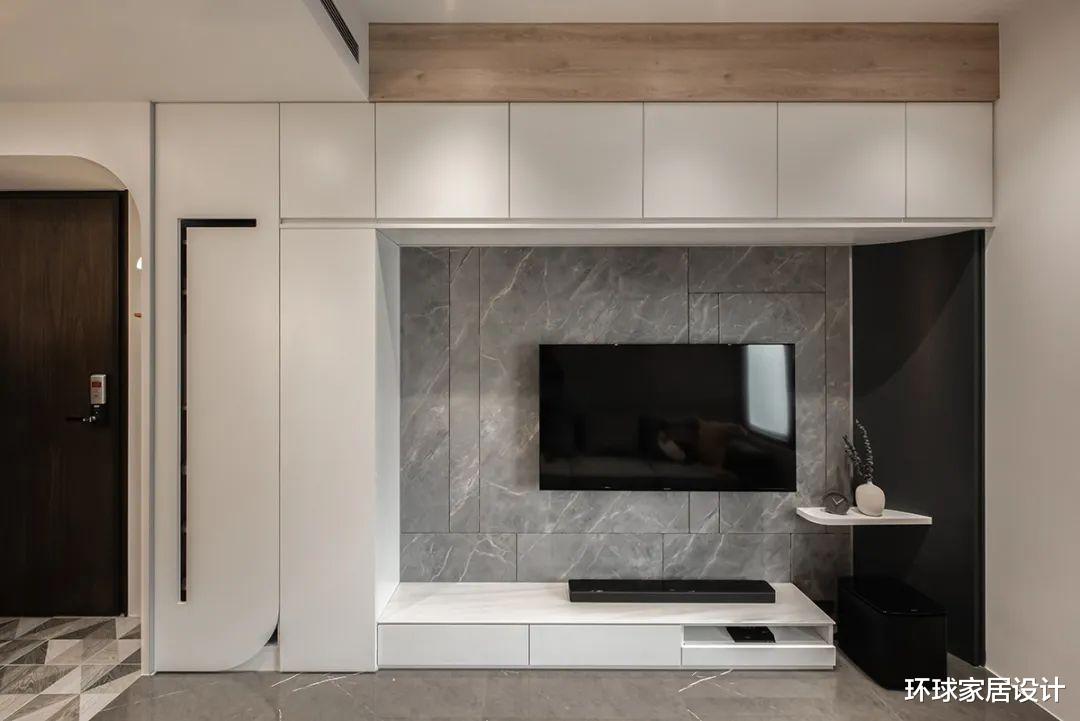 花光积蓄买下49㎡公寓,空间迷你,这对夫妻却说:房子再小也是家