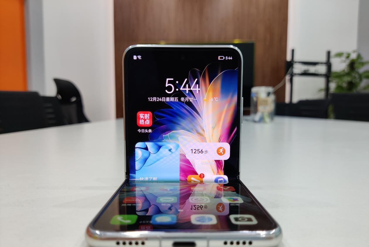 华为|华为P50Pocket第一批用户评价出炉,99%好评,唯一的差评太无奈