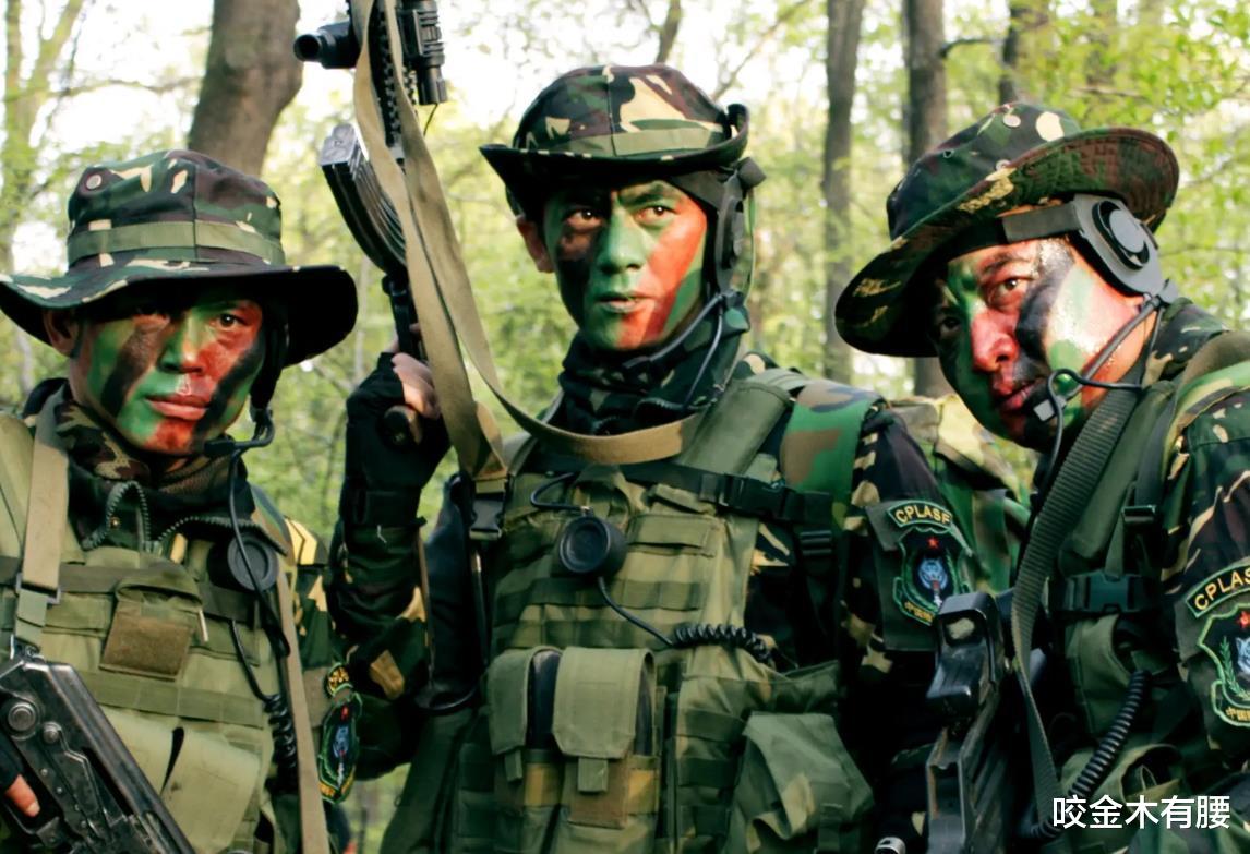 任天野|硬汉任天野公园跑步，脸颊棱角分明似刀削，虽年过半百仍健硕有型