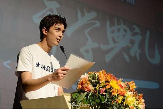 吴磊|吴磊被曝延迟毕业,前几天还在拍摄新剧,本人暂未回应此事