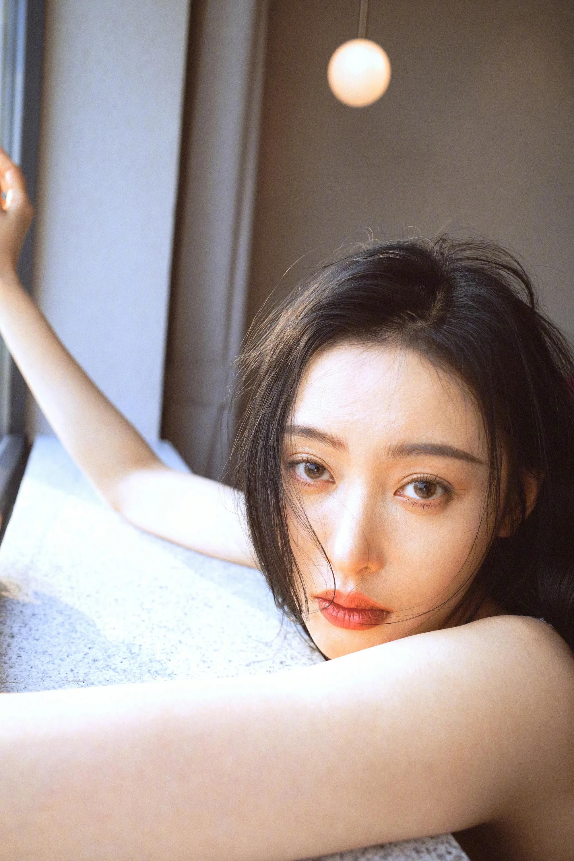 张天爱|张天爱生日海报尽显好身材，每一张都很迷人