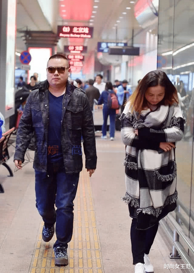 岳云鹏 岳云鹏跟老婆同框被拍！郑敏大盘子脸体态丰满，非常旺夫不会减肥