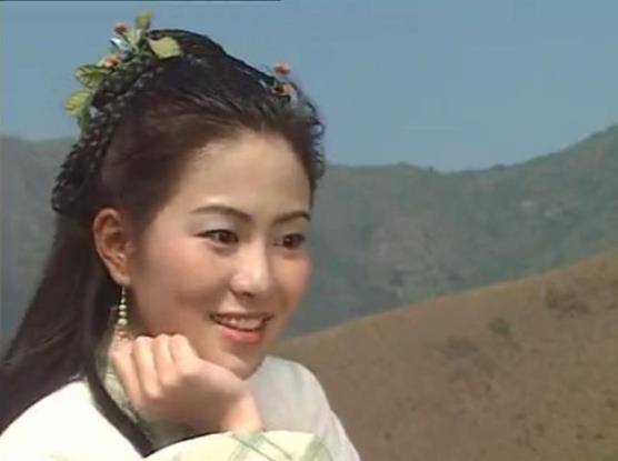 |42岁叶璇模样大变被疑整容！扮少女表情夸张难认，被指撞脸李依晓