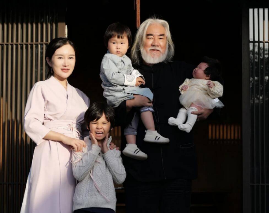 张纪中|张纪中小31岁娇妻转移3亿房产,到丈母娘名下,男方以离婚威胁?