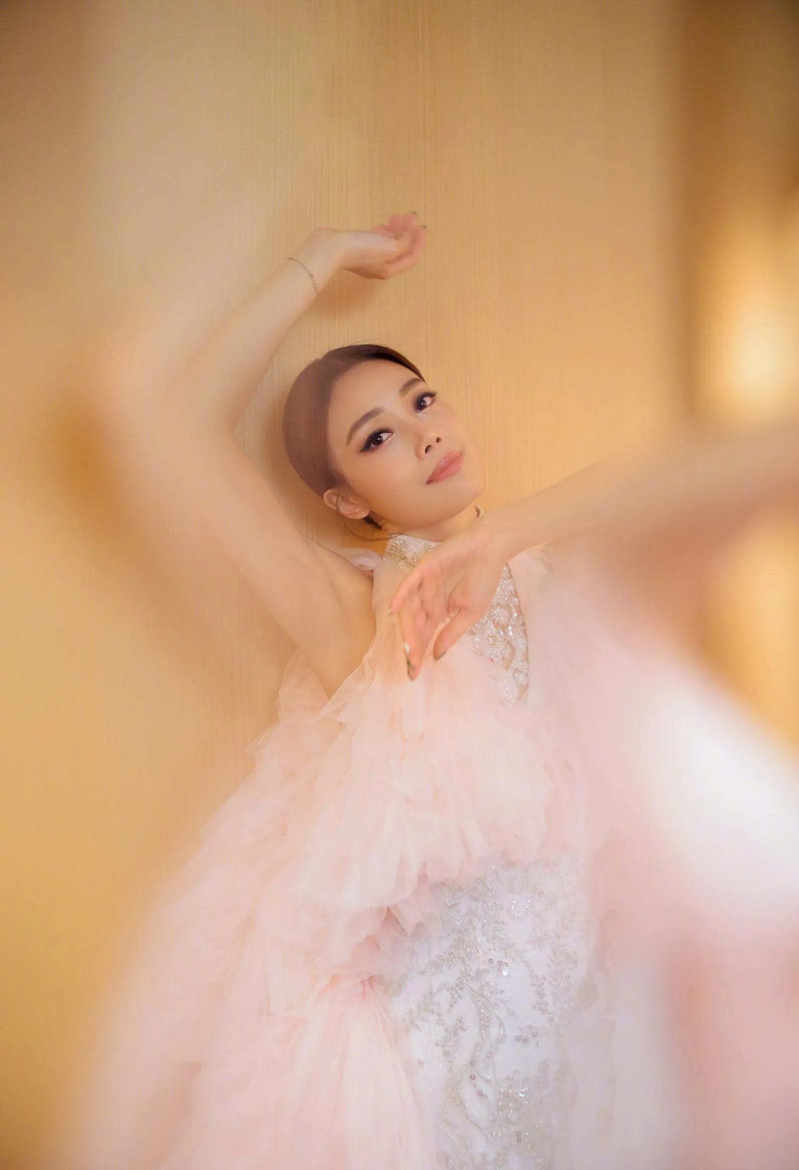 容祖儿|歌坛成熟女神女神容祖儿,热情似火、美艳动人