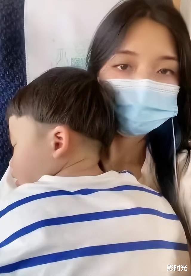 江苏女子千里寻夫,门外苦等一天一夜,网友得知真相:这男的不配