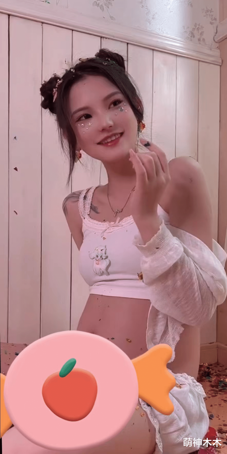 李明霖|歌手李明霖晒孕妻擦边视频，被指责不尊重妻子，本人反怒怼网友