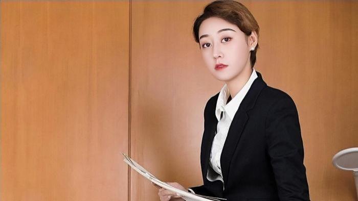 短发 短发的女人为何显得成熟？因为短发更显干练！
