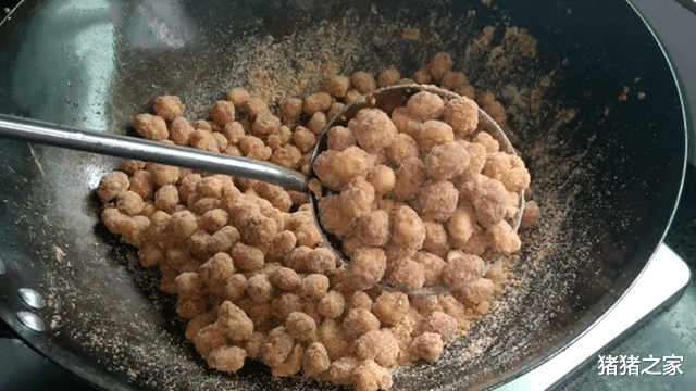 怪味花生米原来这么做，咸甜麻辣香酥脆，好吃得停不下来