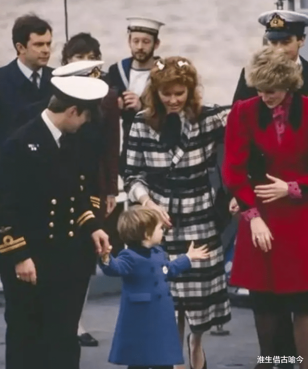 戴安娜|2020年,在戴安娜23周年纪念仪式上,威廉哭红双眼而哈里不见踪影