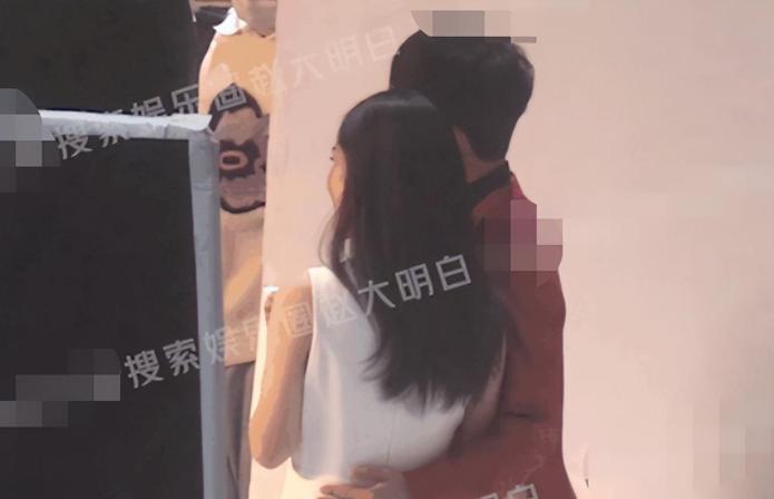 张杰|张杰谢娜同框秀幸福！带3个女儿拍母婴广告，娜姐与人沟通气场足