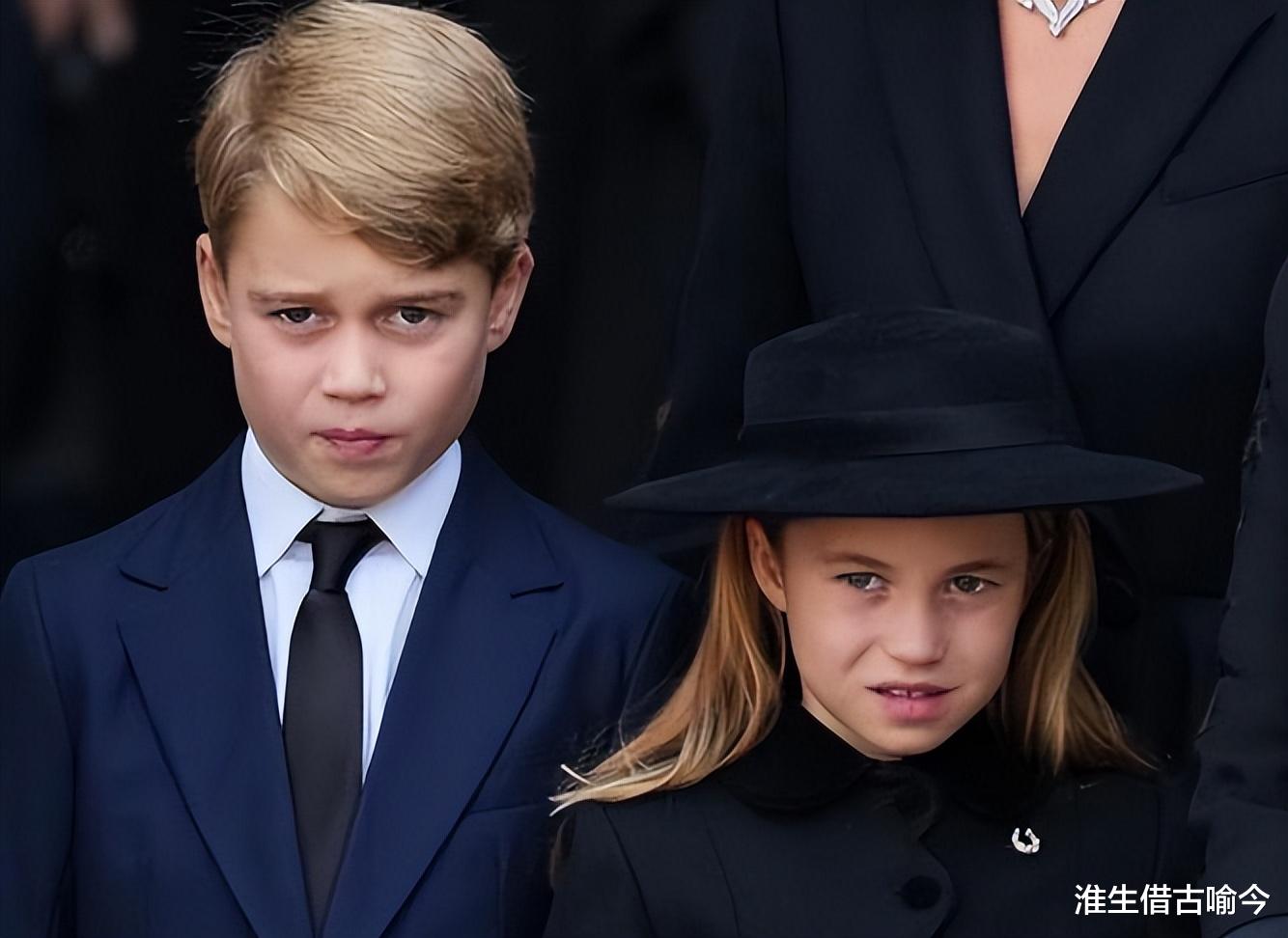夏洛|女王没白疼她:夏洛特在葬礼上痛哭,还像个小大人提醒乔治要鞠躬