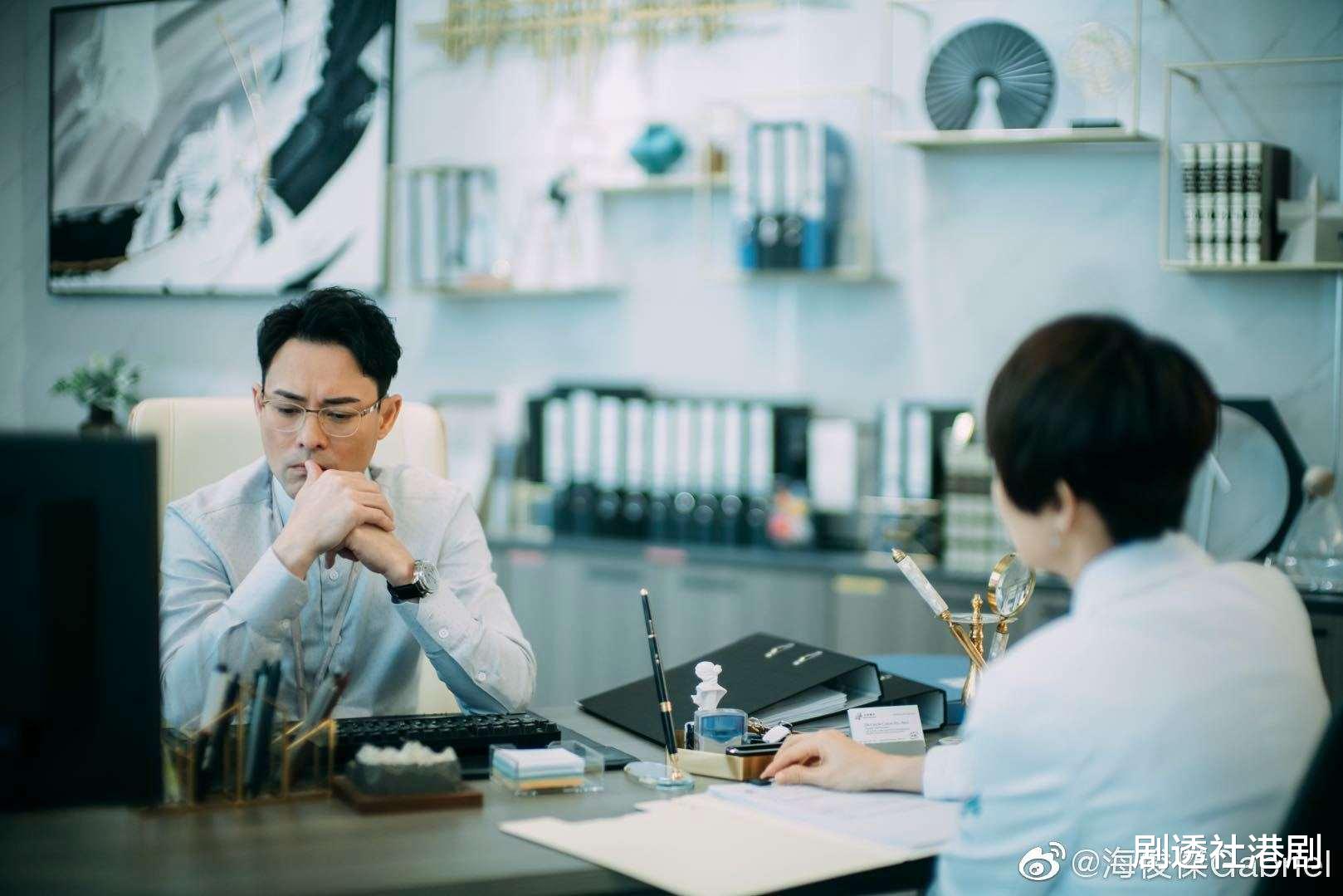 海俊杰|知名港星庆祝50岁生日!化妆师妻子高调现身,女方身材引关注